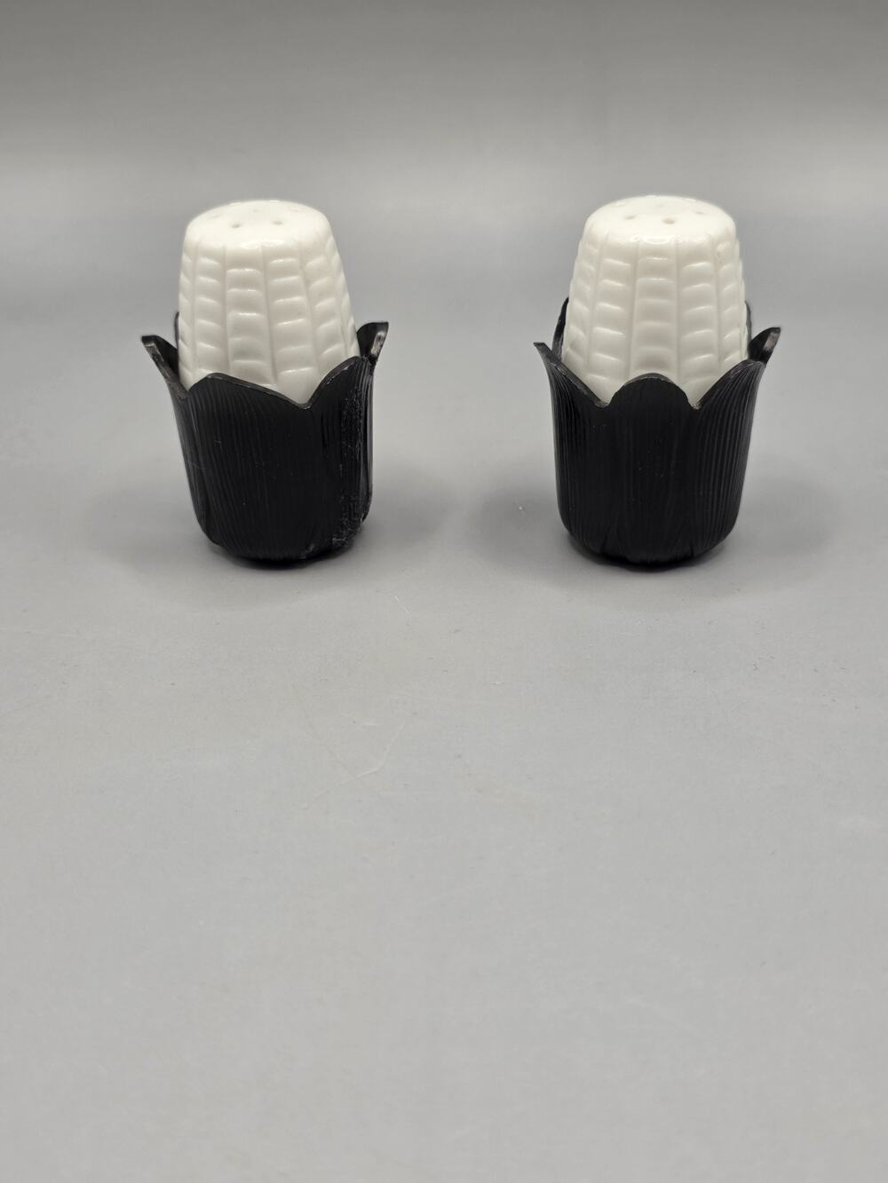 Vintage White Corn on the Cob Black Husk Plastic Salt and Pepper Shakers Set